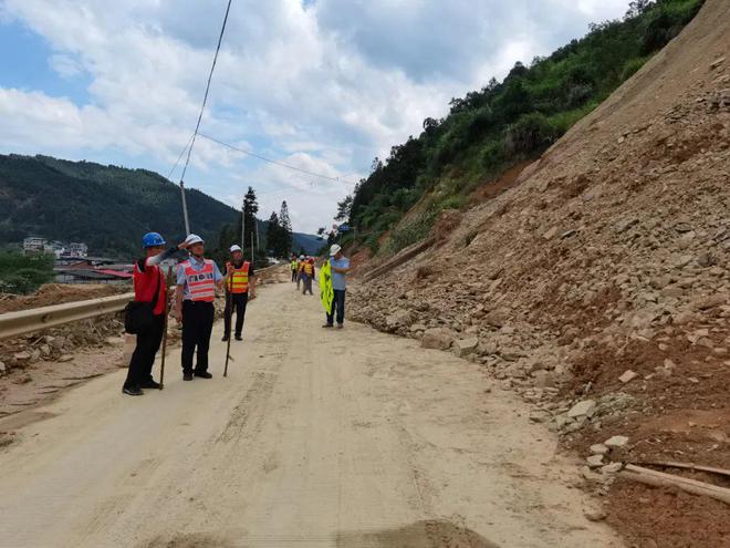 拉孜乡交通新篇章，道路升级与交通发展动态报道